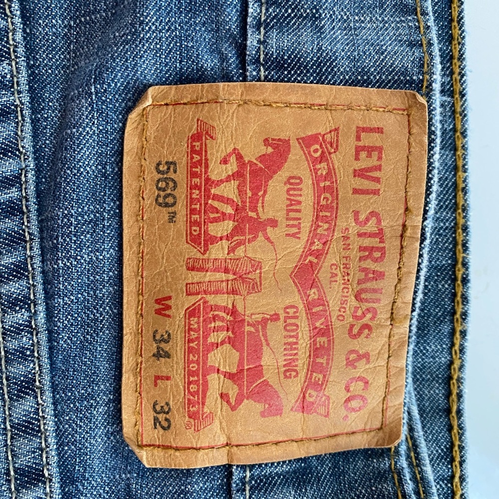 BOGO!     Men’s Levi jeans
